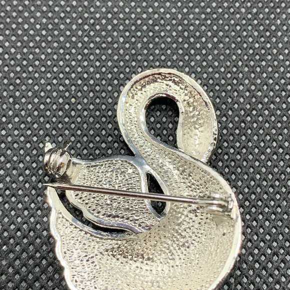 Sparkling Swan - Vintage Rhinestone Swan Pin/ Brooch Emerald Rhinestone eyes - Picture 3 of 3